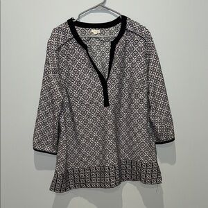 Black and White Patterned Women's Top